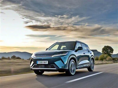15 BYD-автомобілі з правим кермом зараз у порту Дубая, не потрібно чекати